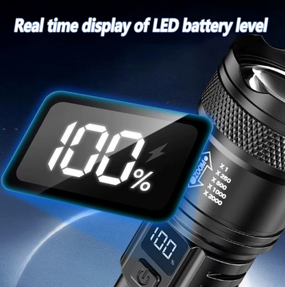Kraftfull LED-ficklampa med zoom & batteriindikator